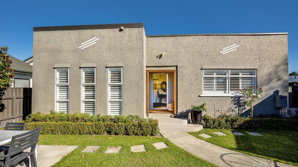 Napier House | Coastal Charm - Napier Holiday Home