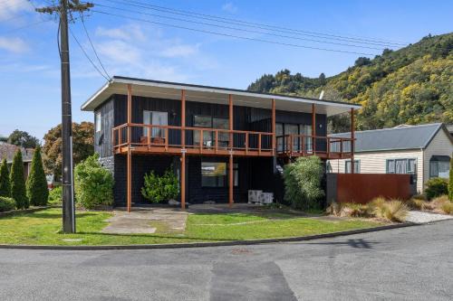 Picton House | Coastal Charm - Picton Holiday Home