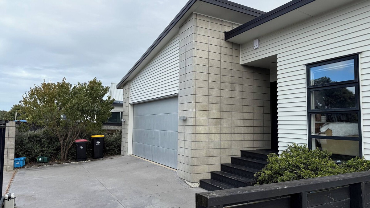 Papamoa Beach House | Coastal Family Retreat - Relax & Play at Papamoa Beach