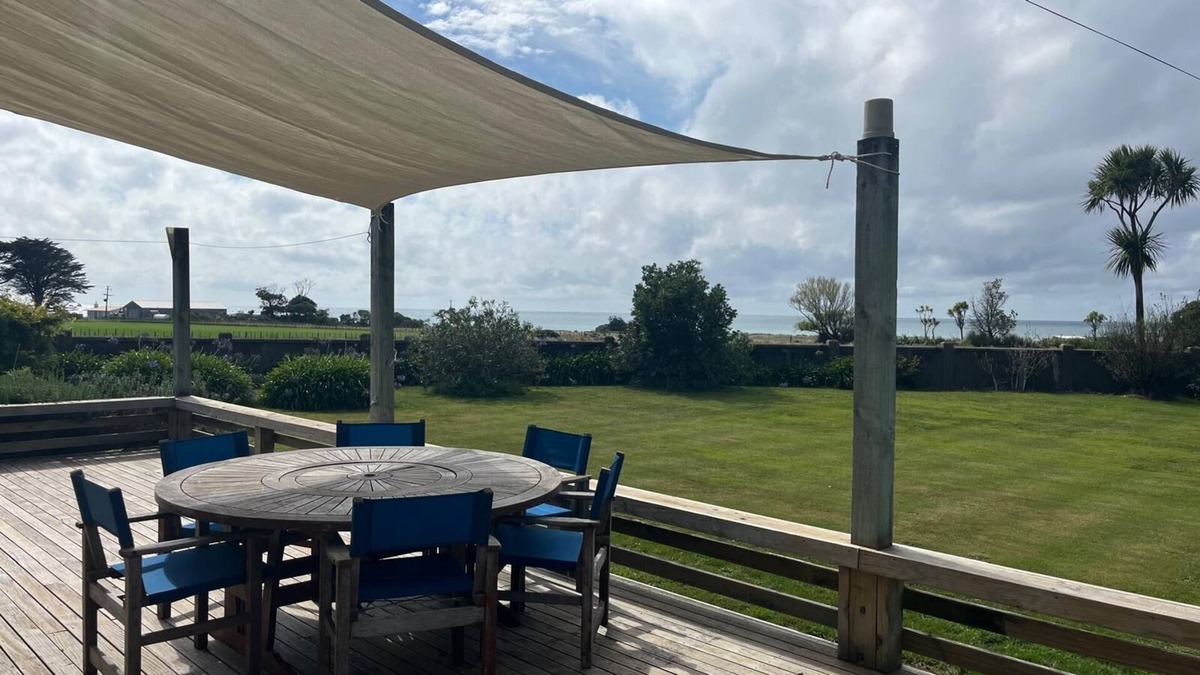 Flat Point Cottage | Coastal Farm Cottage at Flat Point Beach
