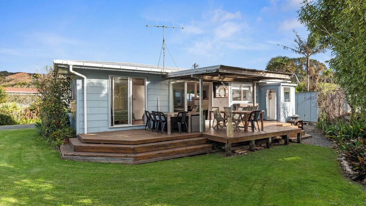 Waipu Cove House | Coastal Hideaway - Waipu Cove Holiday Home
