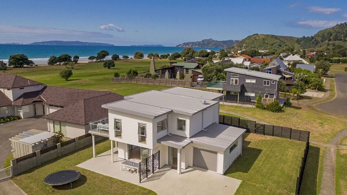 Matarangi Cottage | Coastal Pearl - Matarangi Holiday Home