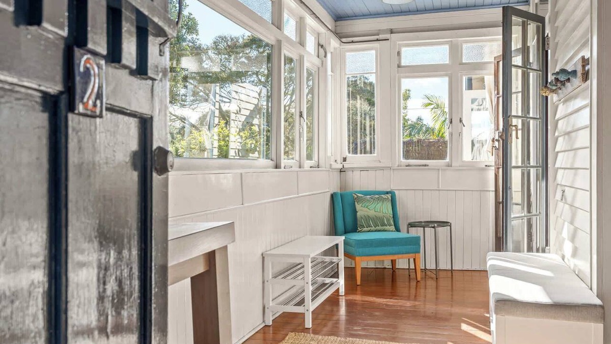 Bayswater Villa | Coastal Retreat close to Devonport Beaches