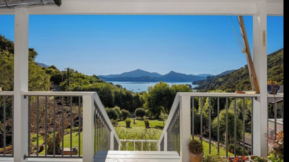 Moetapu Bay House | Coastal Retreat on Moetapu Bay Road – Marlborough Sounds Paradise