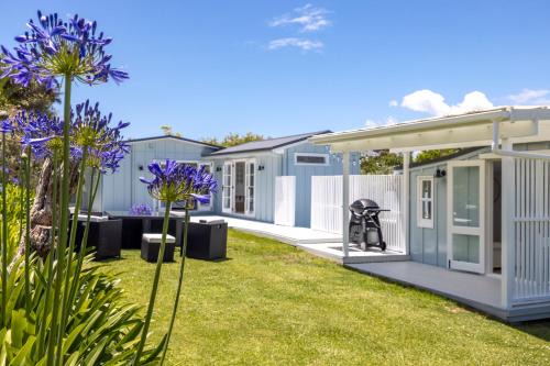 Oneroa House | Coco Grove Oneroa - Luxe Escape with Spa Pool