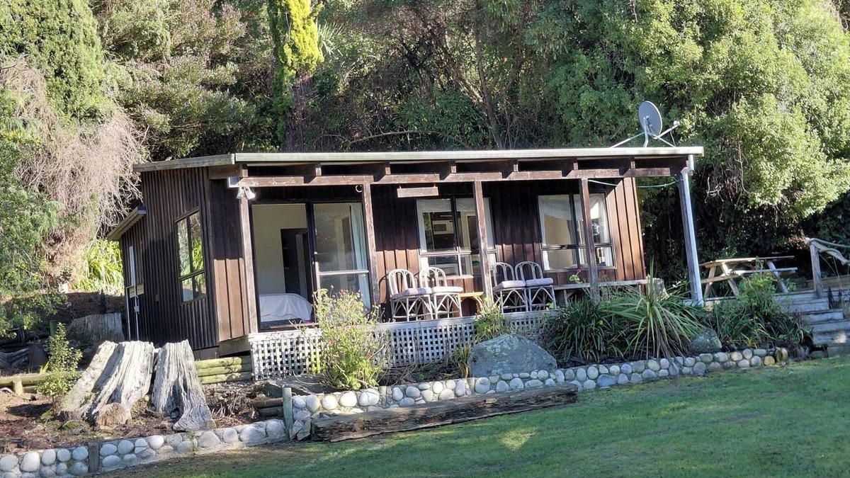 Duvauchelle Cottage | Cod Cottage, a quintessential kiwi bach in Duvauchelle Bay, Akaroa