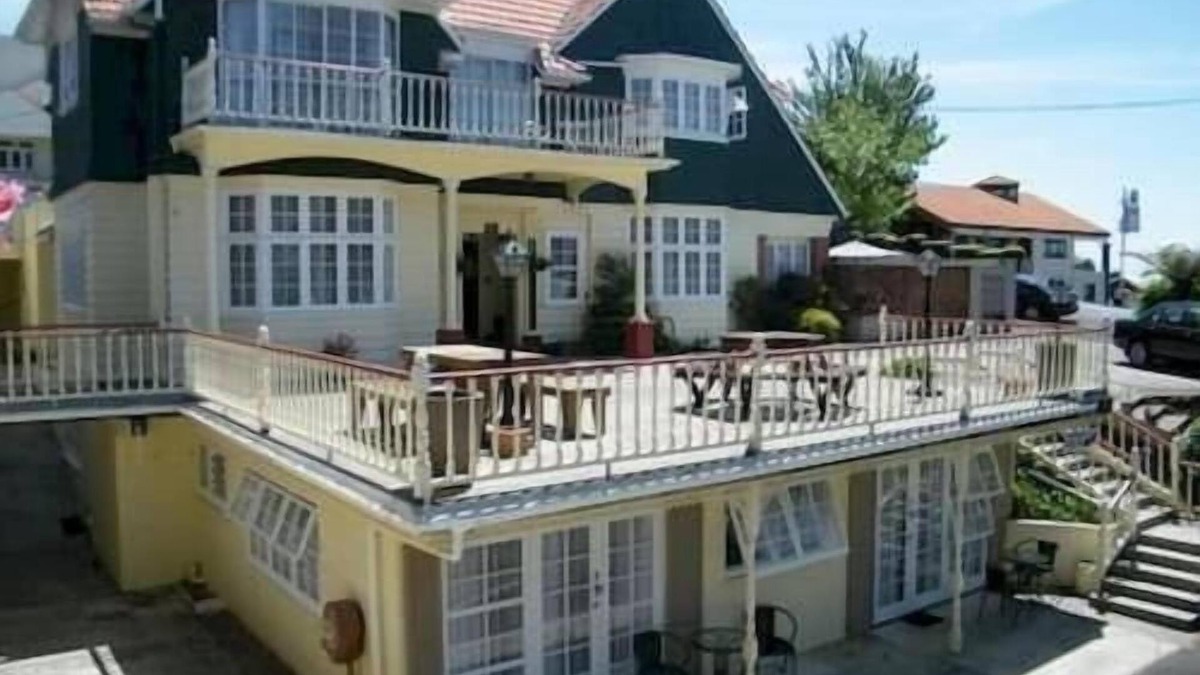 Hamilton Lake Hotel | Colonial City Motel and Conference Centre