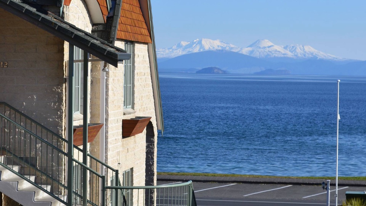 Taupo Hotel | Colonial Lodge Motel