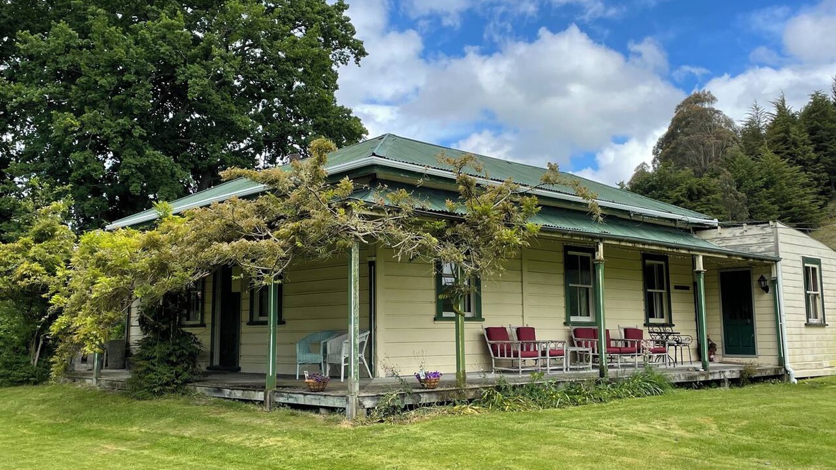 Rangiwahia House | Colonial Villa on working farm in the northern Manawatu hill country