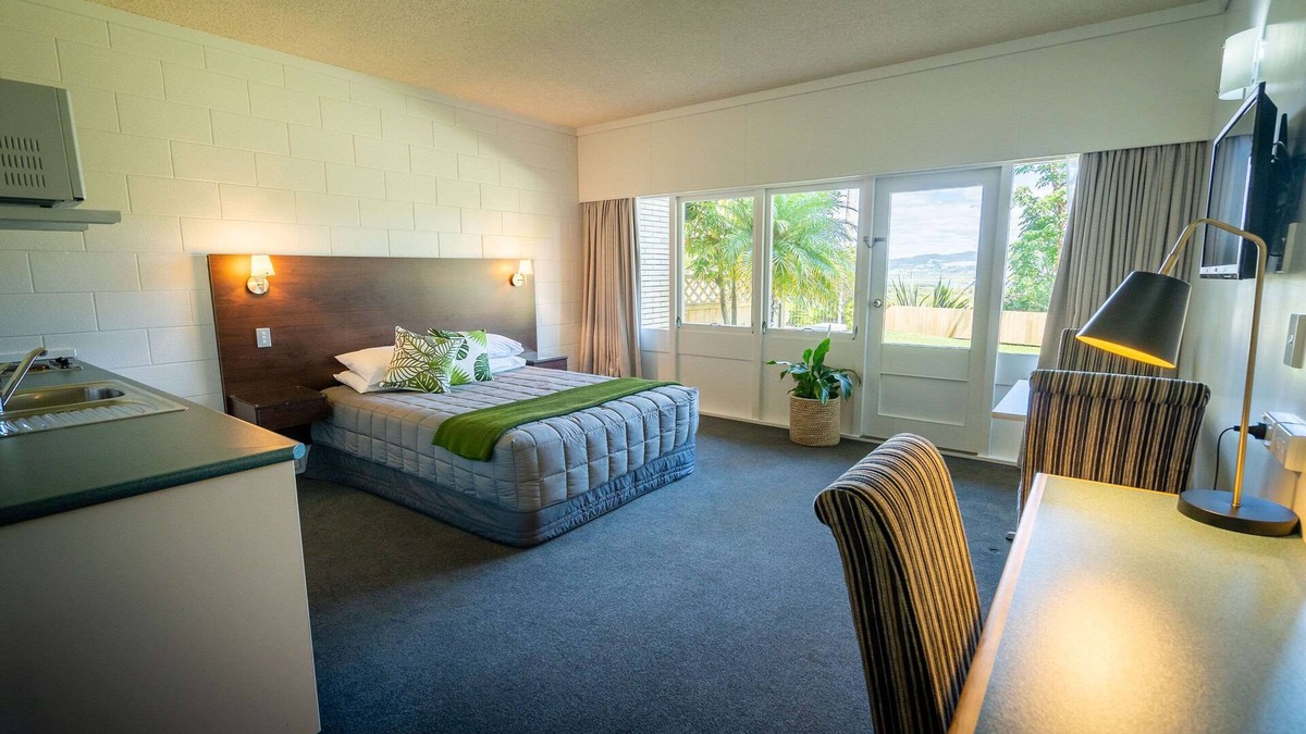 Onerahi Hotel | Comfort Hotel Flames Whangerei