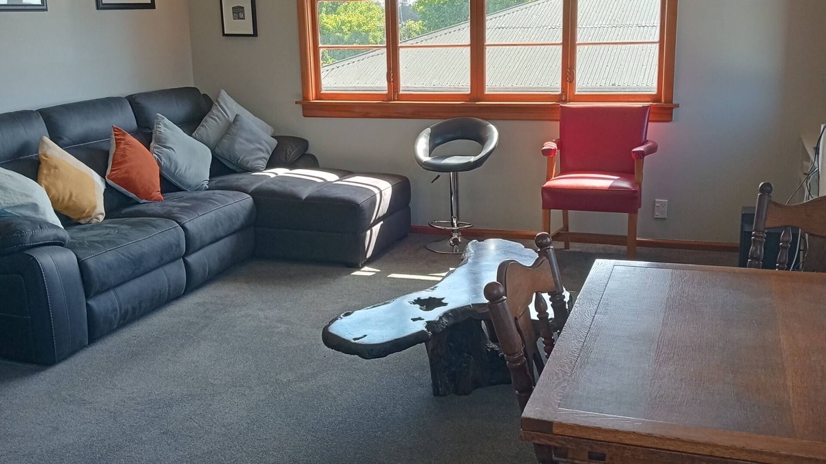 Oamaru House | Comfortable family home with beautiful wild gardens to enjoy.