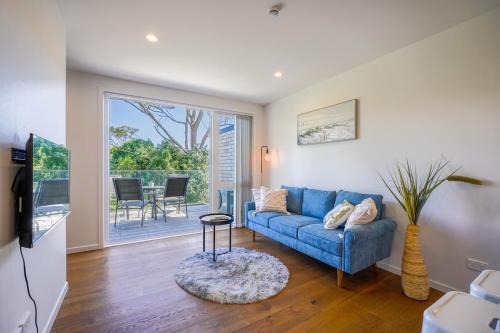 Auckland House | Contemporary Family Retreat Close to Airport