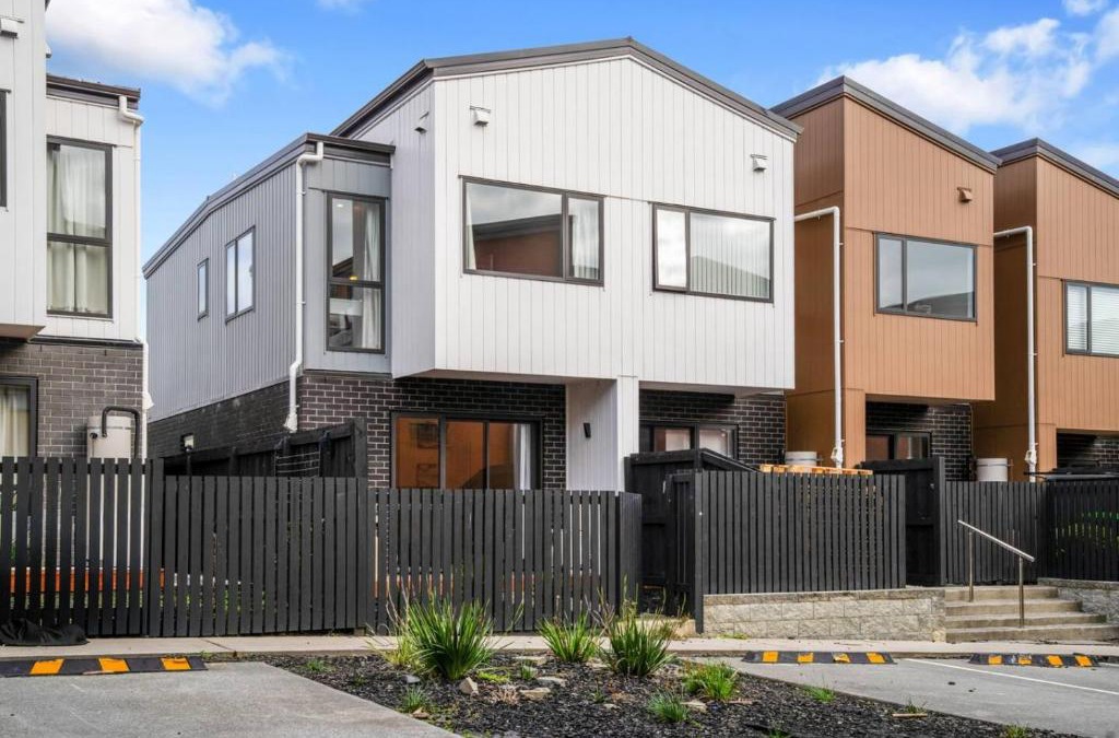 Flat Bush House | Contemporary Flat Bush Oasis - Parking and Air-Con