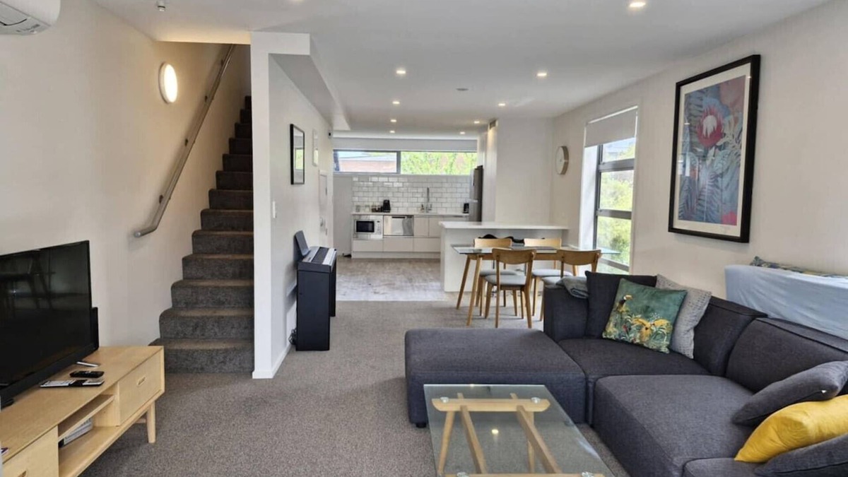 Dunedin City Centre Apartment | Convenient Stopover, Free Parking