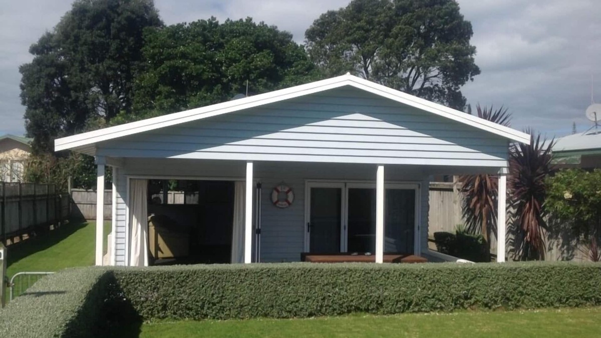 Waihi Beach House | COOL Waihi Beach House North End Fully fenced pet friendly for small pets only