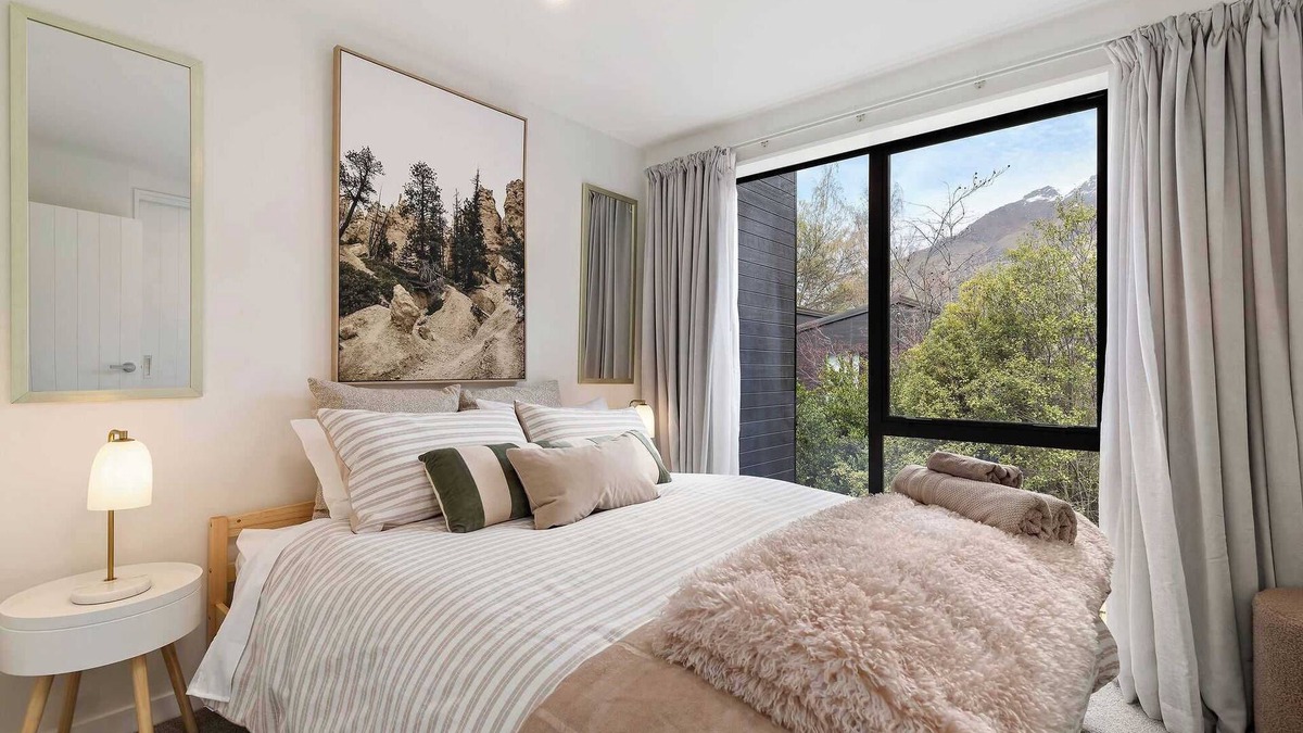 Arthur's Point House | Cosy Alpine Base Retreat