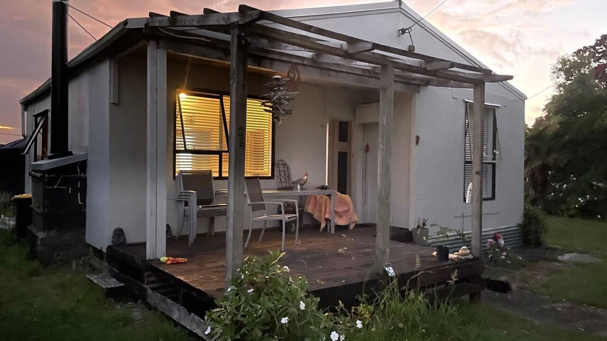 Mokihinui House | Cosy bach by the sea !