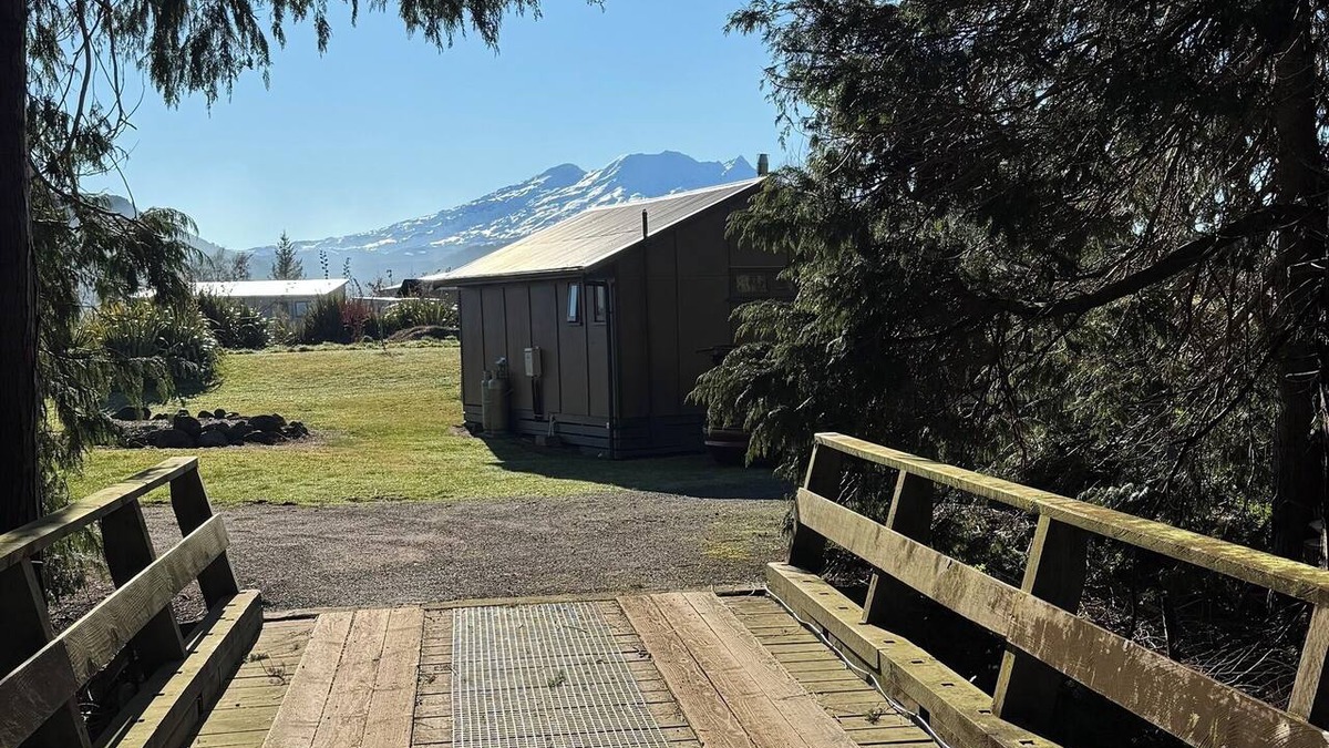 Ohakune Cottage | Cosy cottage with beautiful mountain view. Close to town and Carrot Park.