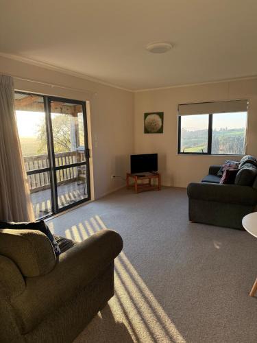 Te Pahu House | Cosy Country Private Cottage with views