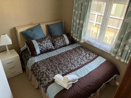 Otaki Beach House | Cosy Kiwi bach Kid and Pet friendly Beach house