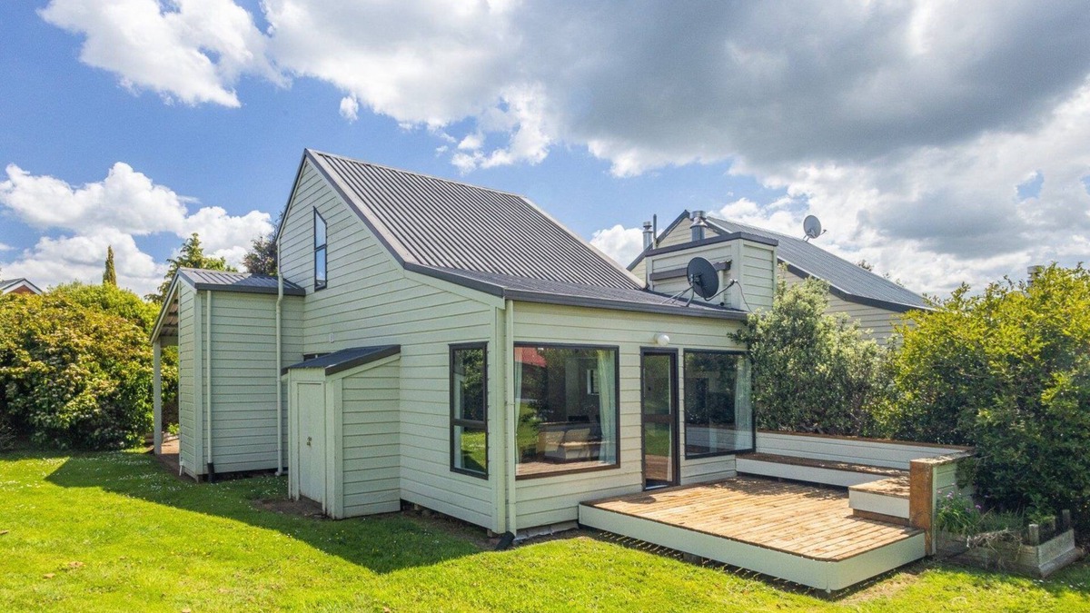 Ohakune House | Cosy Ohakune retreat in park-like Turoa Alpine Village