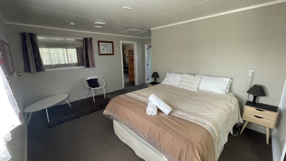 Nukuhau Apartment | Cosy, Quite & Close to Town. Pet Friendly