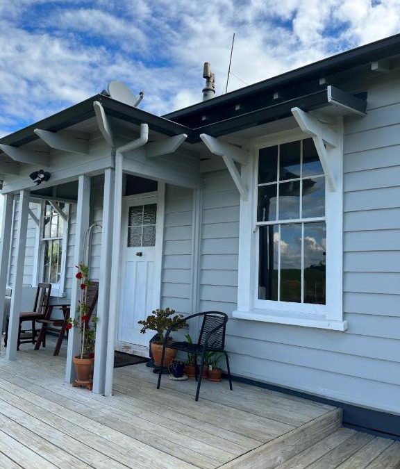 Raglan House | Cottage by the Sea