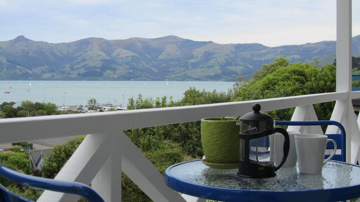 Akaroa House | Cottage with stunning sea views