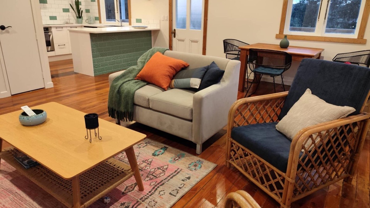 Muriwai Cottage | Country Cottage Near the Sea