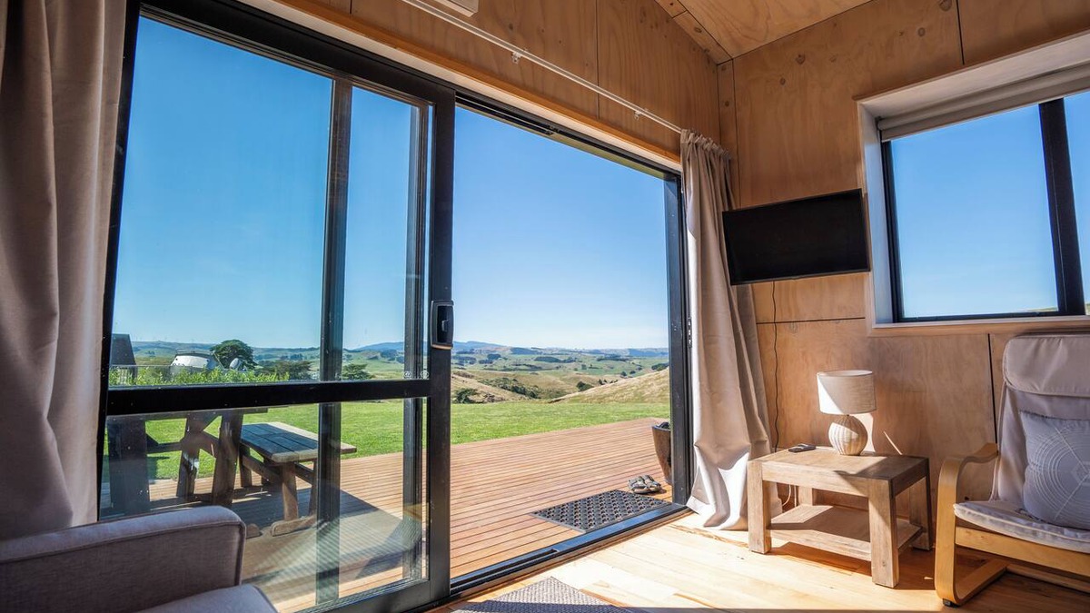 Raglan Cabin | Country Studio with a View – near Raglan