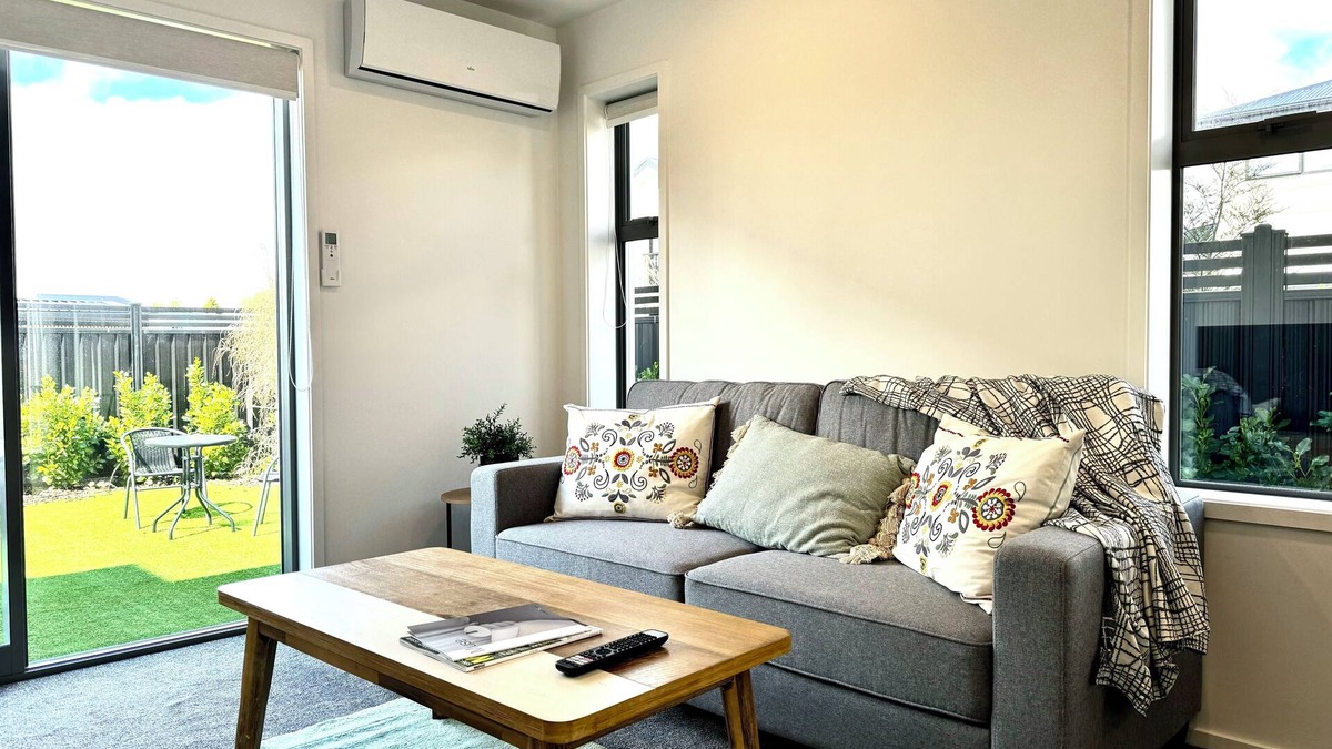 Upper Riccarton House | Cozy 2BDR 2BTR Townhouse Riccarton FREE carpark Fast Wifi