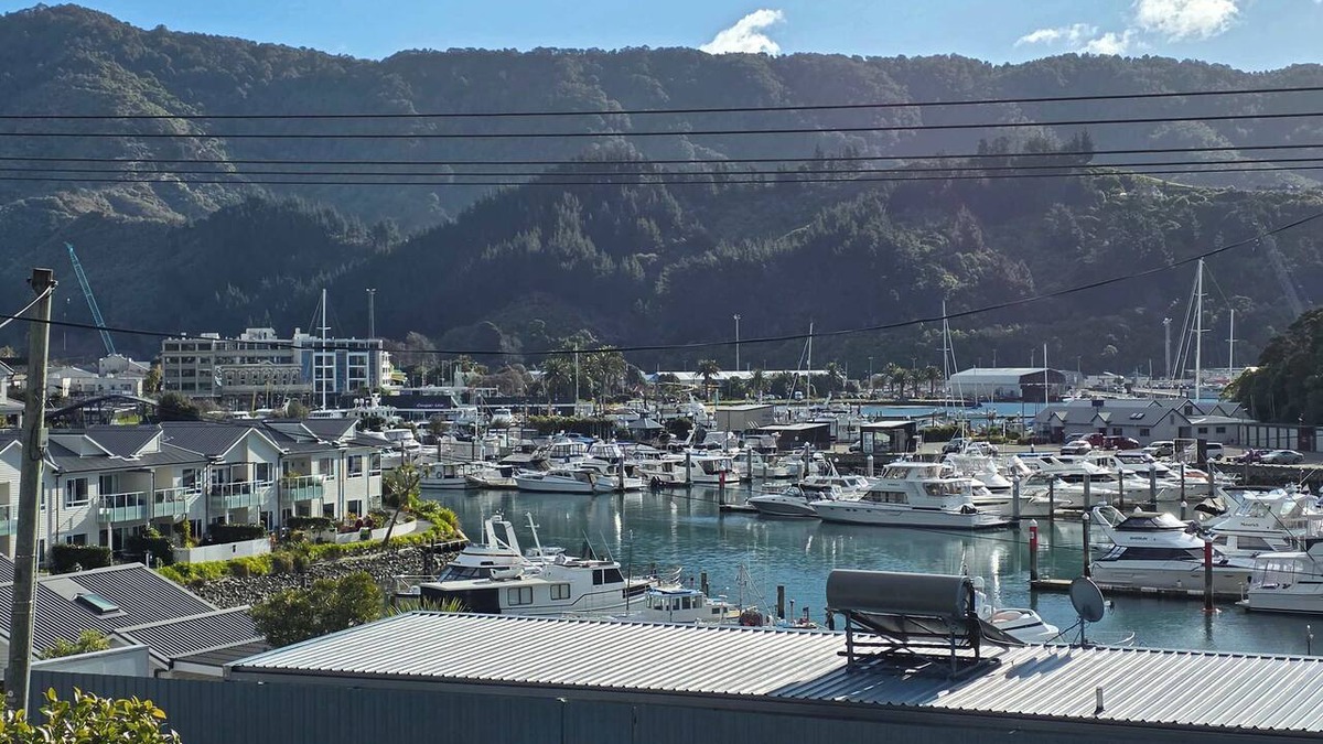 Picton Apartment | Cozy Apartment with Marina Views