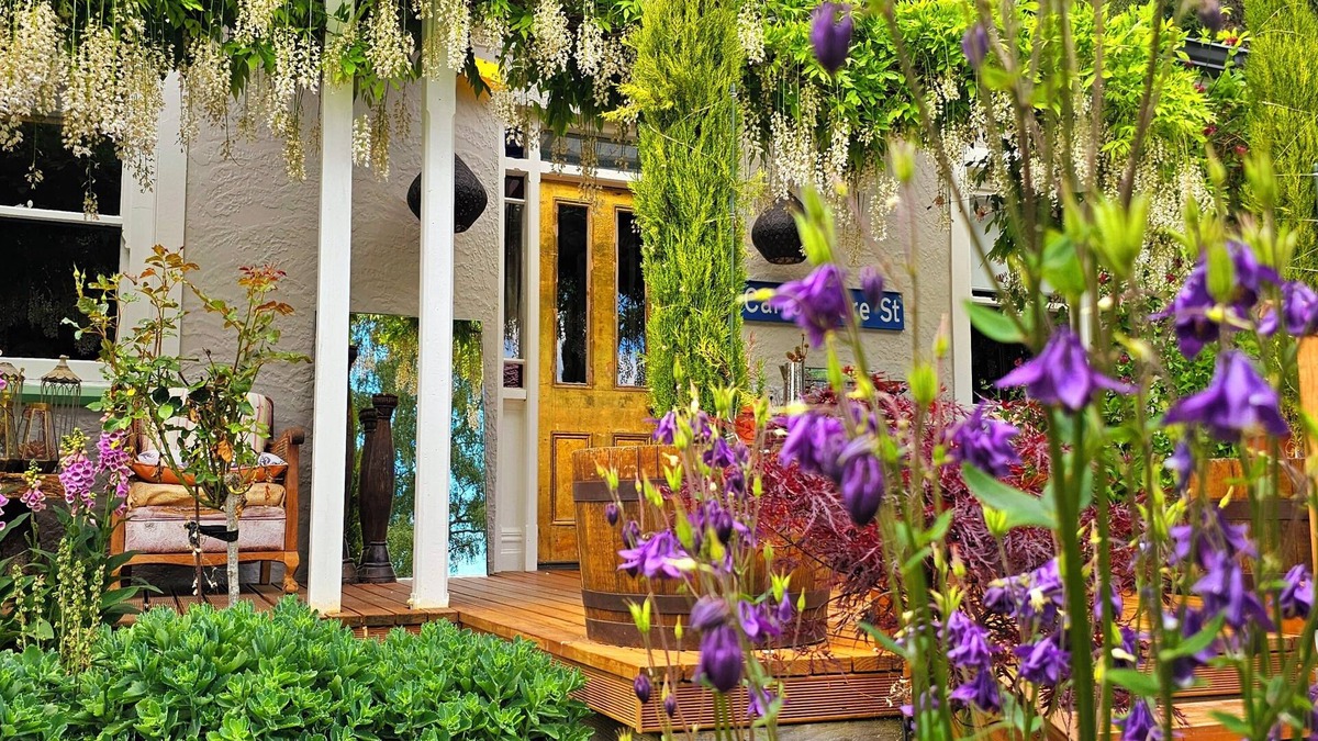 Naseby Cottage | Cozy, beautifully decorated cottage sitting in a stunning seasonal garden