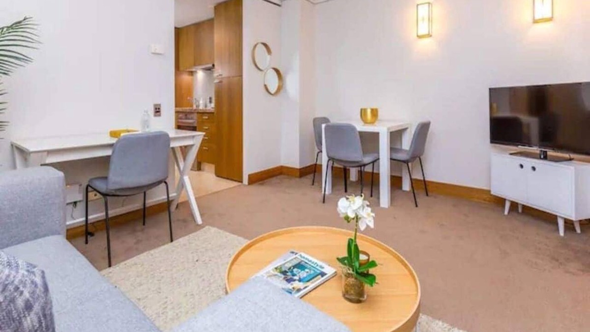 Auckland Central Business District Apartment | Cozy Central Apt with Pool & Gym by Zodiak Stays