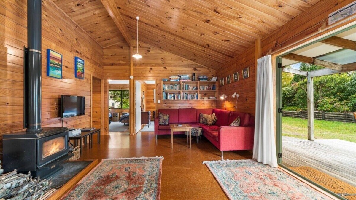 Kinloch House | Cozy cottage close to lake front in Kinloch
