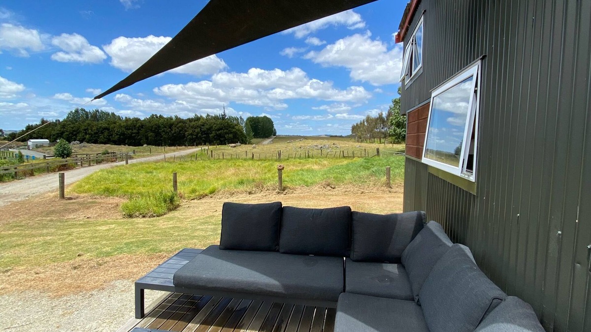 Ohaeawai Cabin | Cozy Mini Home Farm Retreat