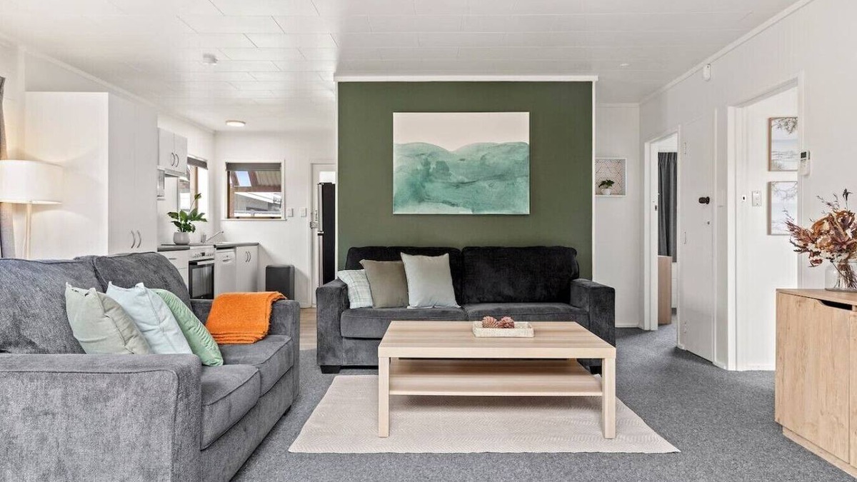Taupo House | Cozy Retreat 1 - comfort and convenience with parking