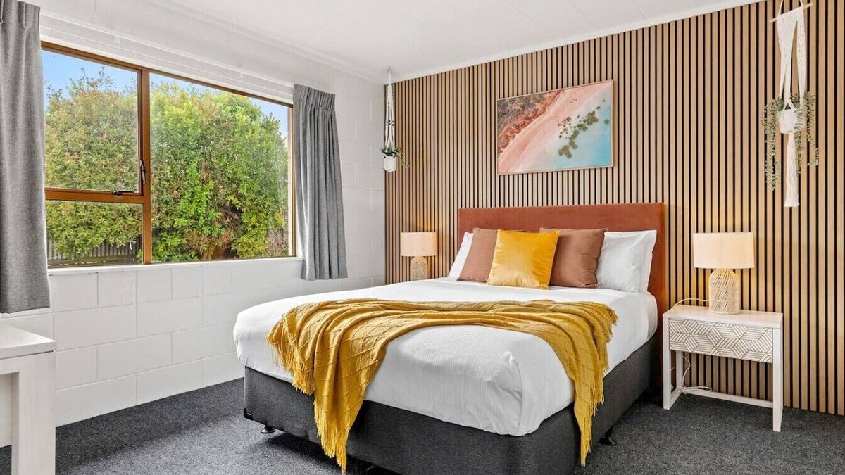 Taupo House | Cozy Retreat 2 - modern townhouse living
