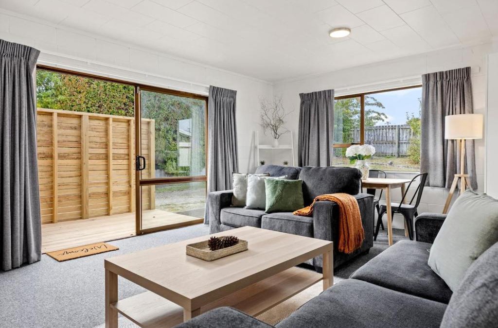 Taupo House | Cozy Retreat 2 - modern townhouse living