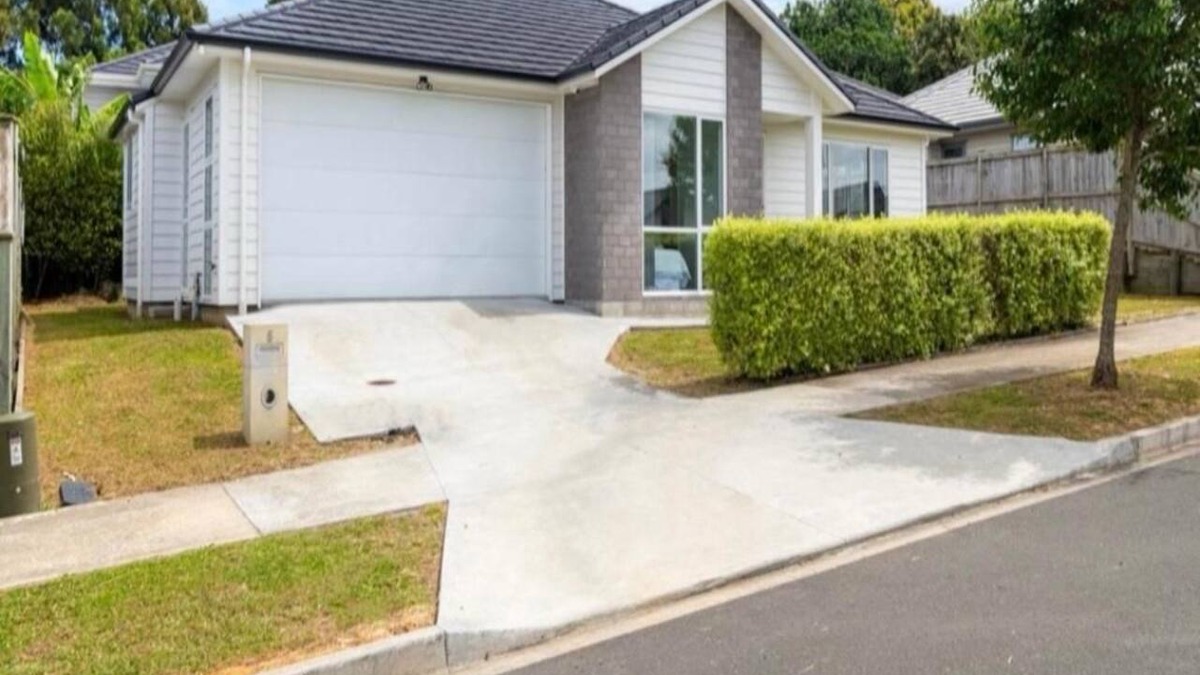 Pukekohe House | Cozy room in a newly built modern house.