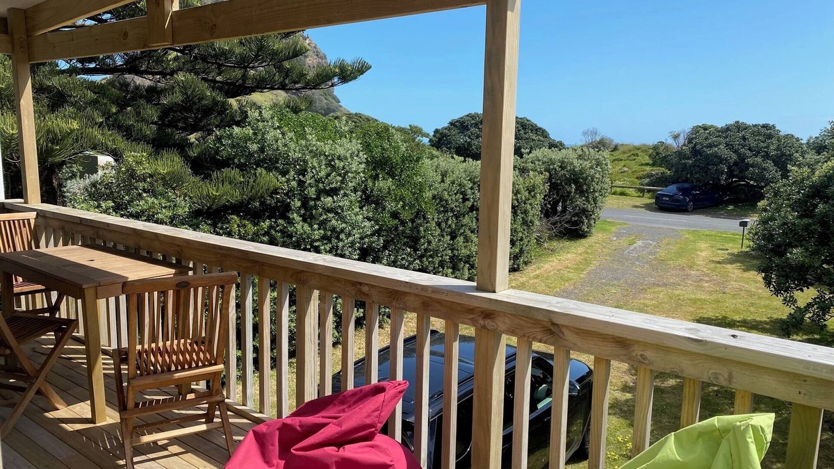 Piha House | Cozy Two Bed Beachfront Bach at North Piha