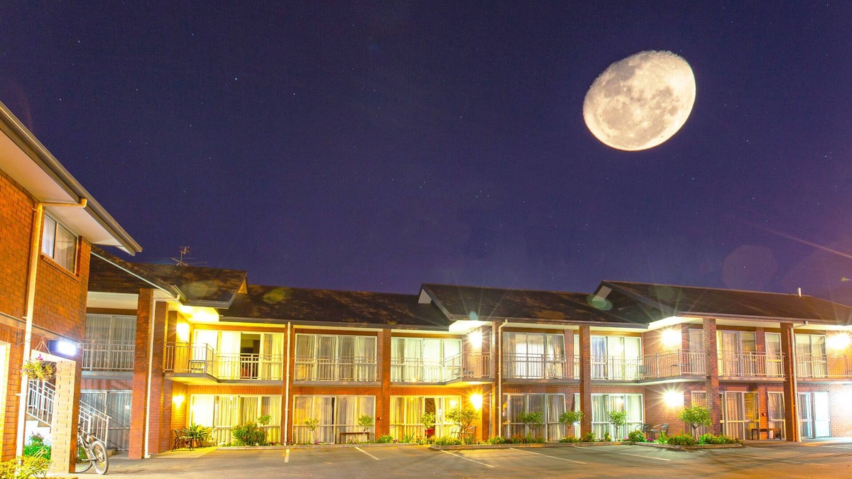 Saint Albans Hotel | Cranford Oak Motel