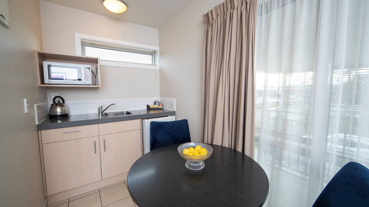 Saint Albans Hotel | Cranford Oak Motel