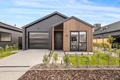 Lowburn House | Cromwell Haven - Cromwell Holiday Home