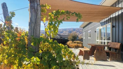 Lowburn House | Cromwell Safari Bach