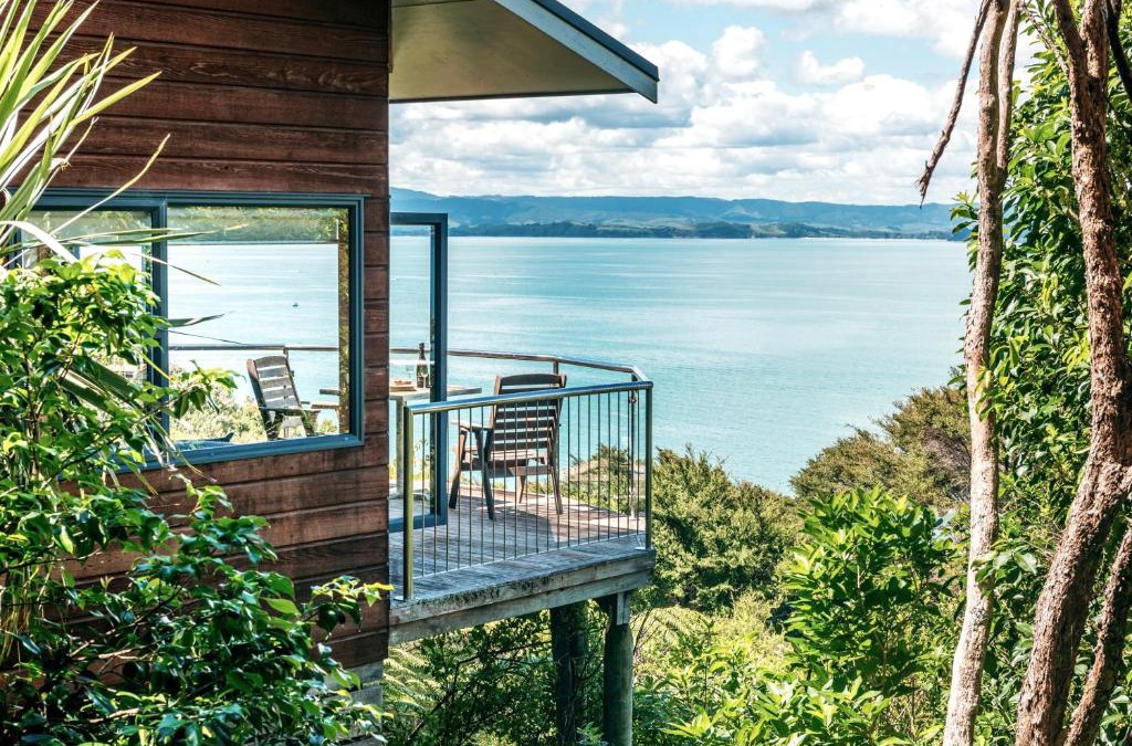 Omiha House | CrossTrees Chalet - Seaview - Waiheke Holiday Unit