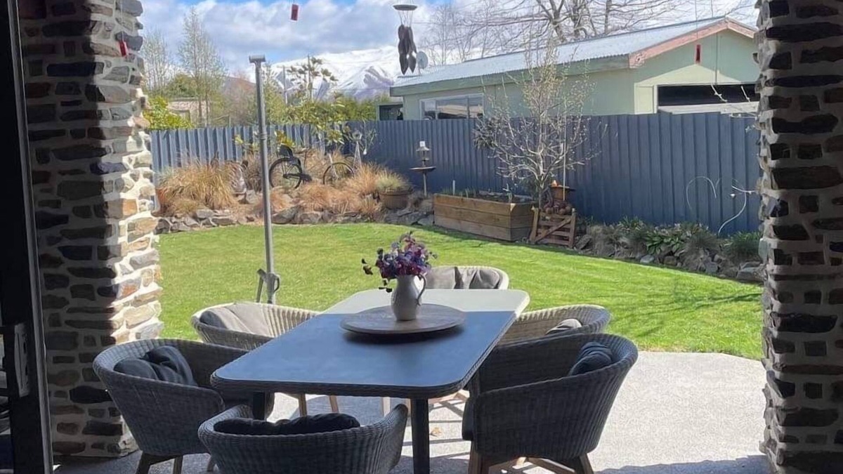 Twizel House | Cruisin on Cass is a cosy, warm, modern, & well appointed Central Twizel home