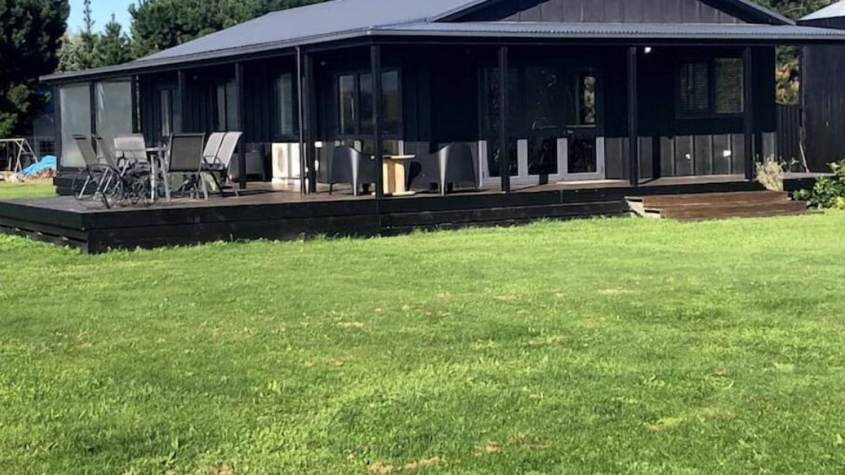 Longlands Cabin | Cute Cottage Close To Town