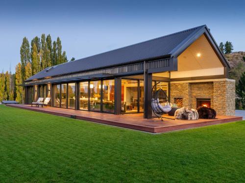 Alexandra House | D&D Lodge - Central Otago Architectural Retreat