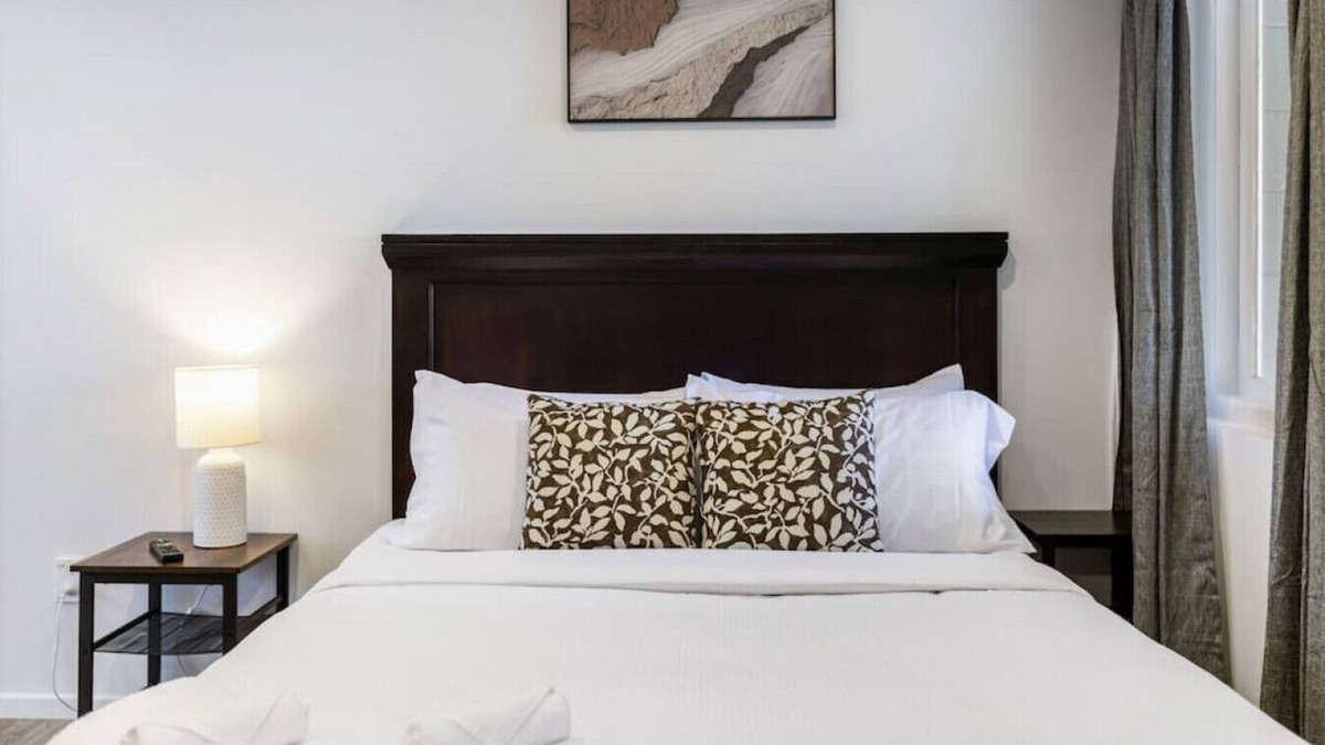 Torbay Apartment | Dan's Torbay Retreat is only 6-minutes to Beach